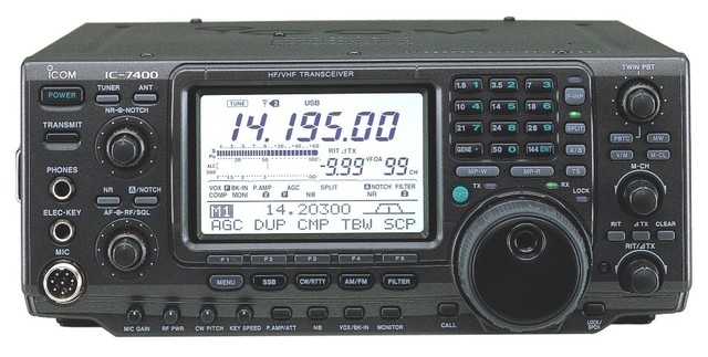 Picture of Icom IC-7400 with frequency reading 14.195 mhz